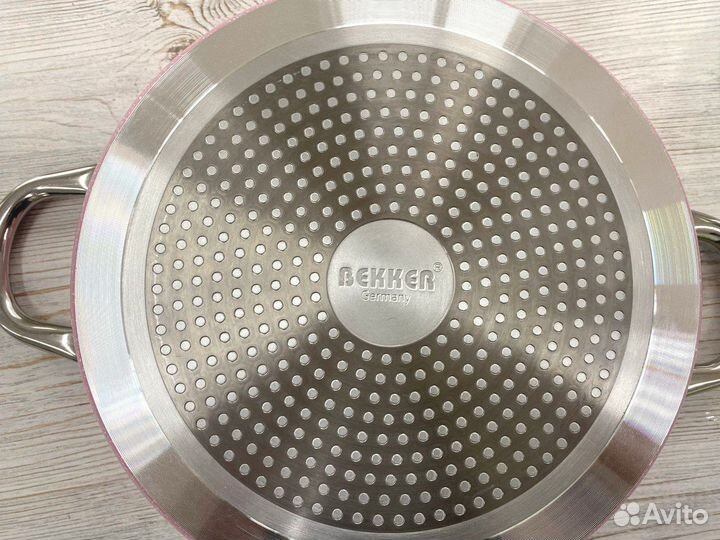 Сотейник Bekker розовый 28см, 3.1л, индукция