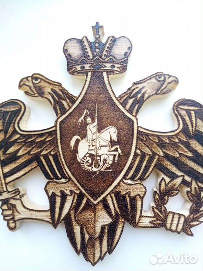 Герб силовых структур из дерева