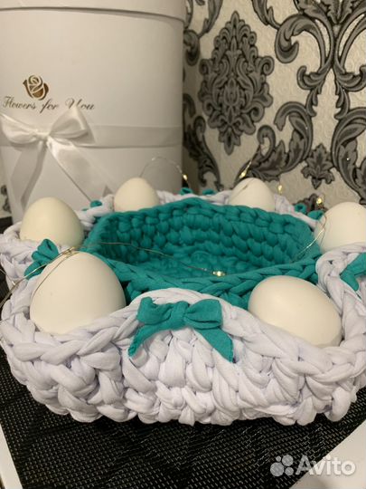 Пасхальная корзина вязаная для яиц и кулича