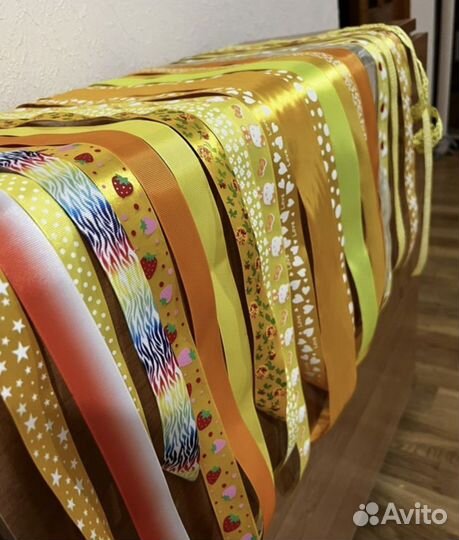 Ленты кроемовые, желтые, бело-череые, малиновые