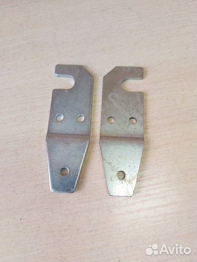 Крюк фиксации ручки борта прицепа мзса, правый и