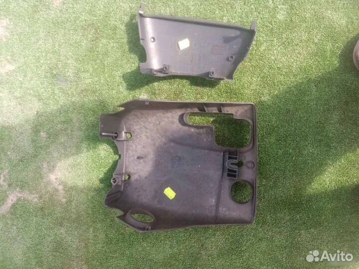 Кожух рулевой колонки Renault Symbol 2006