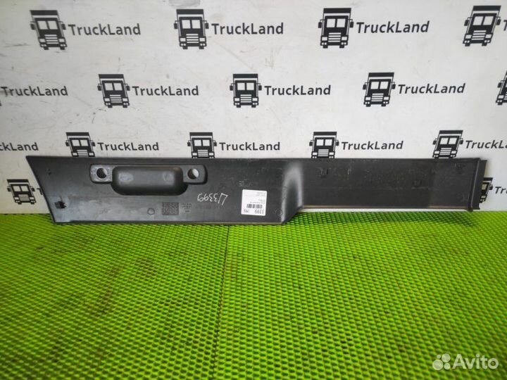 Накладка декоративная правая Man Tgx