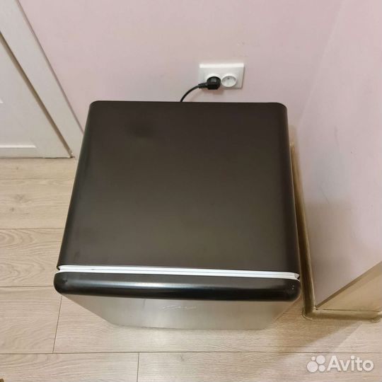 Холодильник Мини Dexp Новый. 47л, 50см