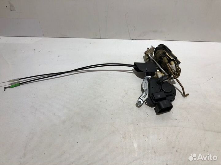 Замок боковой двери передний левый Toyota Vista