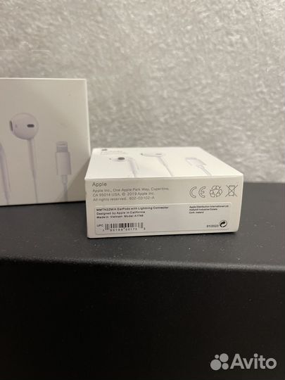 Наушники apple earpods lightning проводные