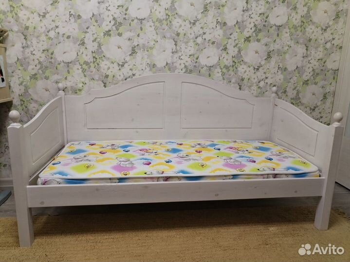 Детская кровать из карельской сосны с матрасом