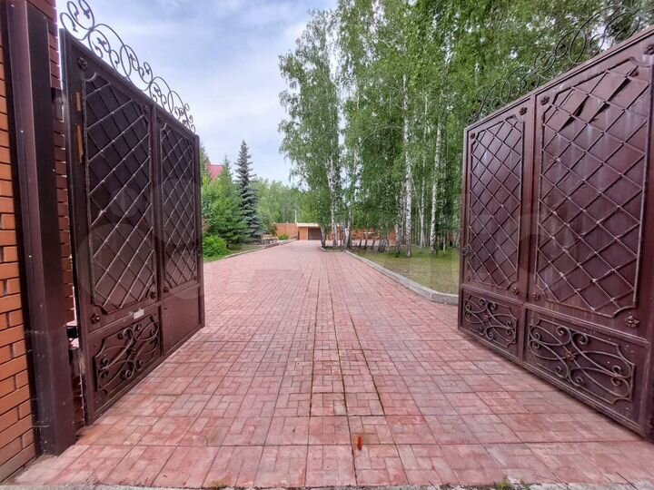 Дом 600 м² на участке 100 сот.