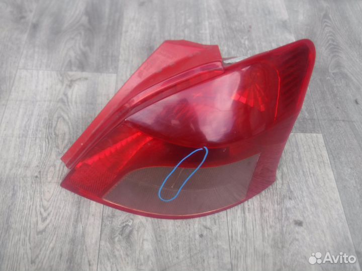 Фонарь правый №7 toyota Vitz 2006