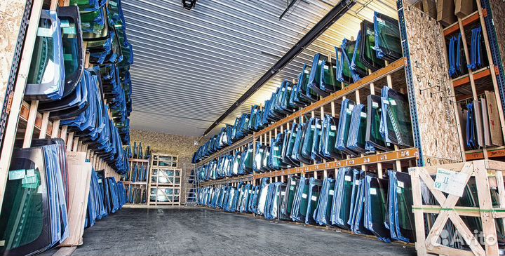 Заднее стекло на Митсубиси Паджеро Спорт