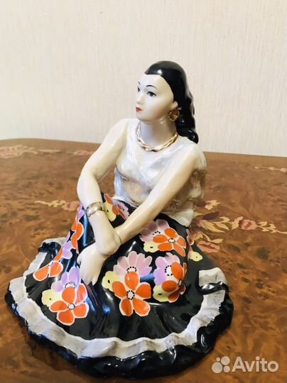 «Земфира сидящая» «Цыганка» Дулево СССР