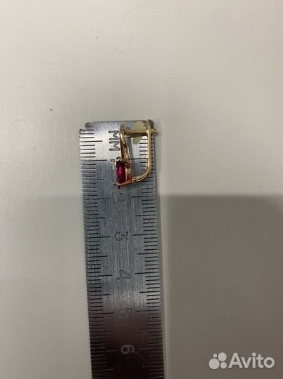 Золотые серьги с рубином новые
