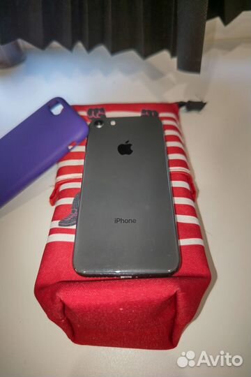 Телефон iPhone 8 64 gb