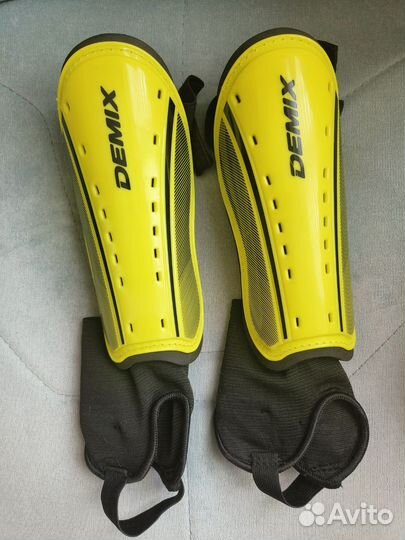 Футбольные щитки Demix DS 70