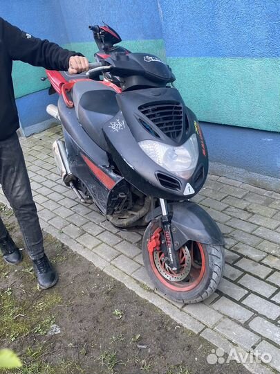 Скутер мопед