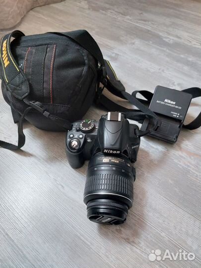 Nikon D3100 с объективом Nikon 18-55mm