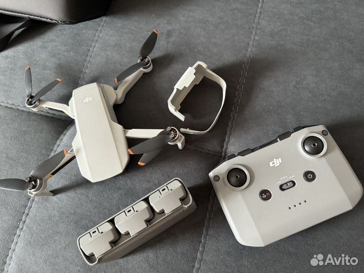 Квадрокоптер DJI Mini 2 Fly More Combo