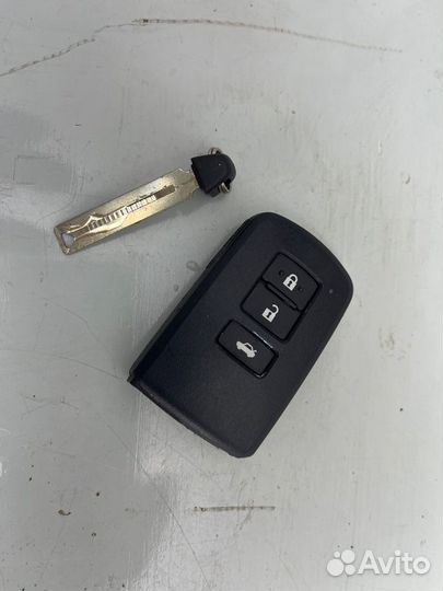 Ключ зажигания Toyota Corolla E180 1ZR 2015