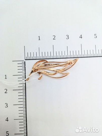 Золотая брошь
