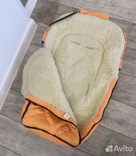 Зимний конверт в коляску с овчиной Womar