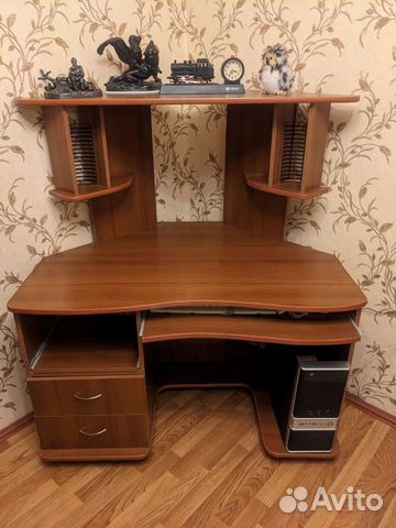 Компьютерный стол угловой