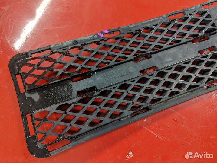 Решетка бампера переднего правая VW Pointer