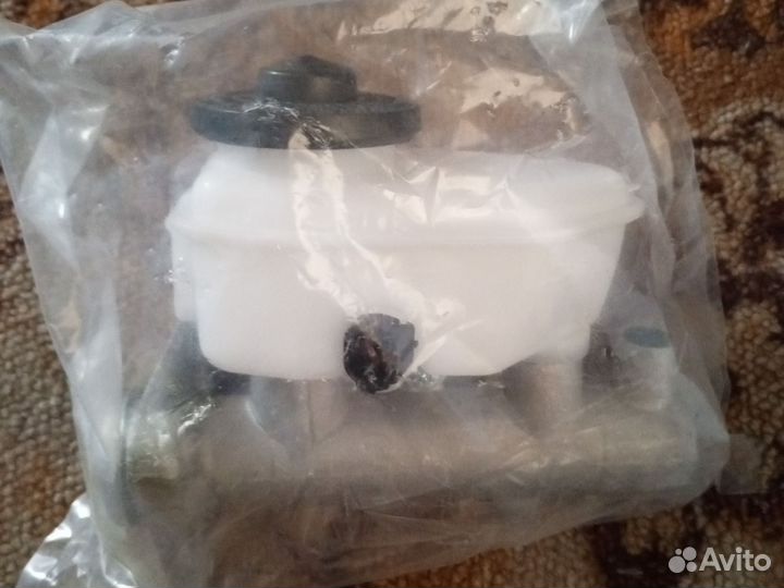 Главный тормозной цилиндр на Тойота Карина Е