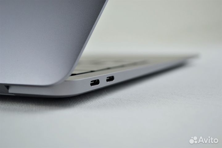 Apple Macbook Air 13 16/256 (Идеал)