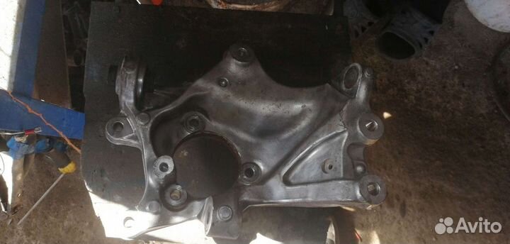 Кулак задний insignia