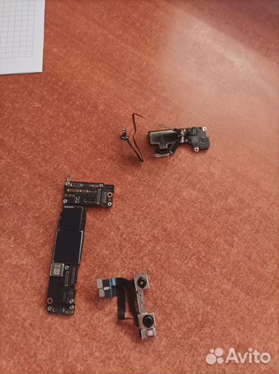 Материнская плата iPhone 12