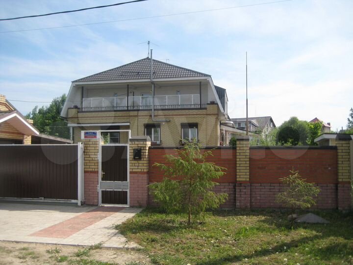 Коттедж 355 м² на участке 12 сот.