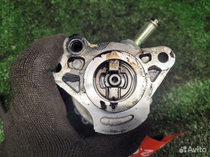 Toyota Avensis Насос вакуумный