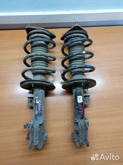 Kia Ceed 2 JD амортизатор передний