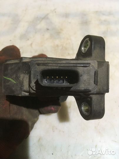 Педаль газа Toyota Yaris