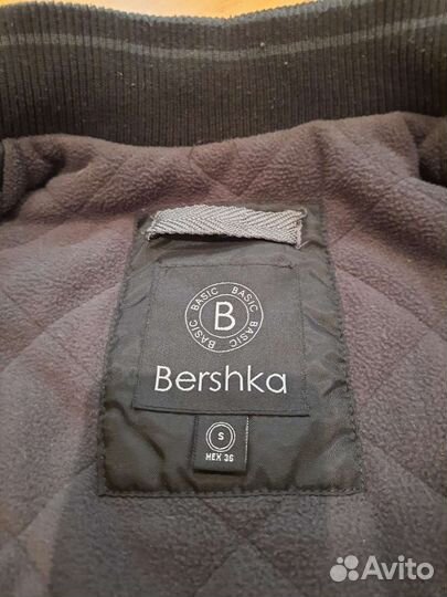 Бомбер Bershka