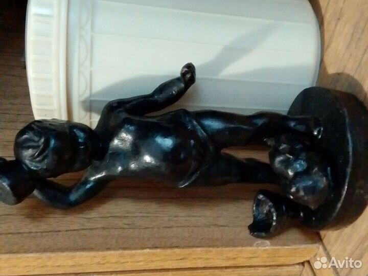 Касли чугун купается малыш