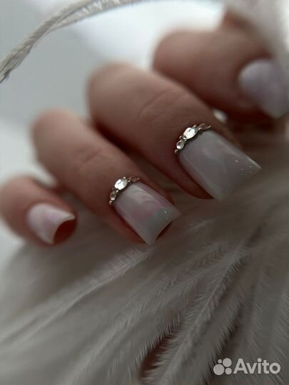 Маникюр в салоне