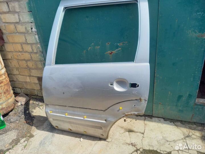 Дверь Chevrolet Niva задняя левая