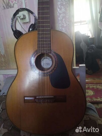 Акустическая гитара