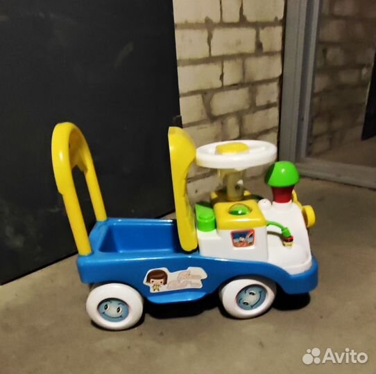 Машинка каталка музыкальная