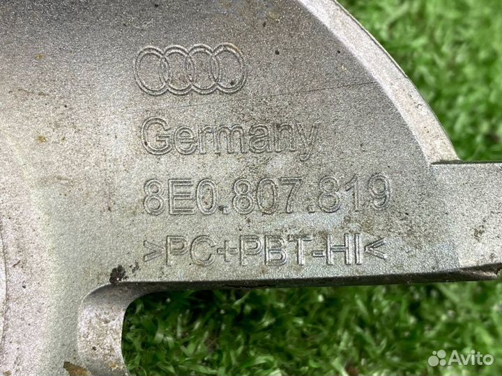 Рамка противотуманной фары левой Audi A4 B7 6064