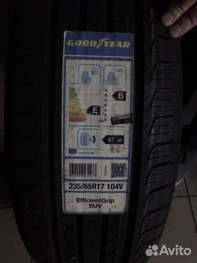 Goodyear UltraGrip 235/65 R17