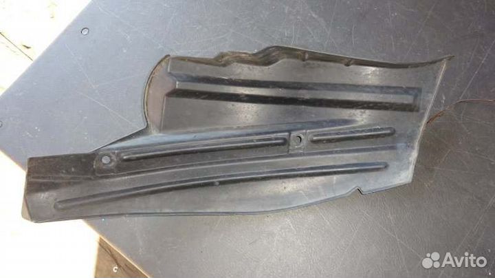 Подкрылок задний правый Nissan Presage U30