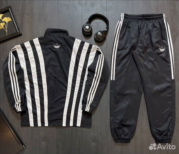 Спортивный костюм adidas