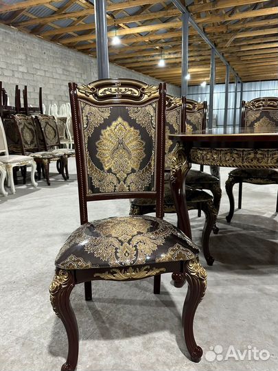 Стол и стулья 