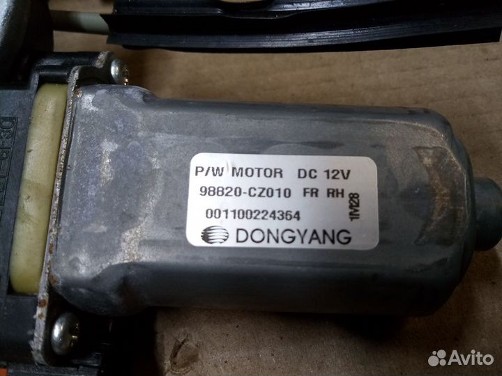 Моторчик стеклоподъемника передний правый ssangyo