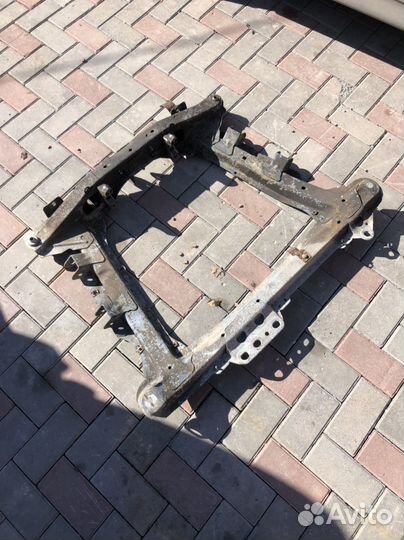 Подрамник на renault clio,simbol