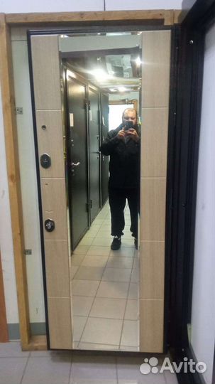 Дверь входная с зеркалом 90мм