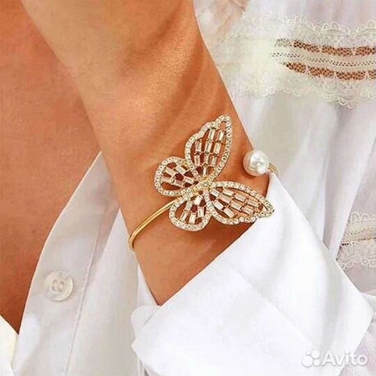 Браслет с бабочкой