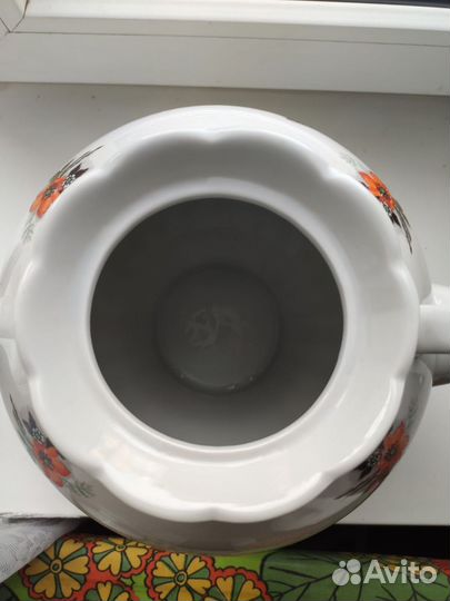 Большой фарфоровый чайник